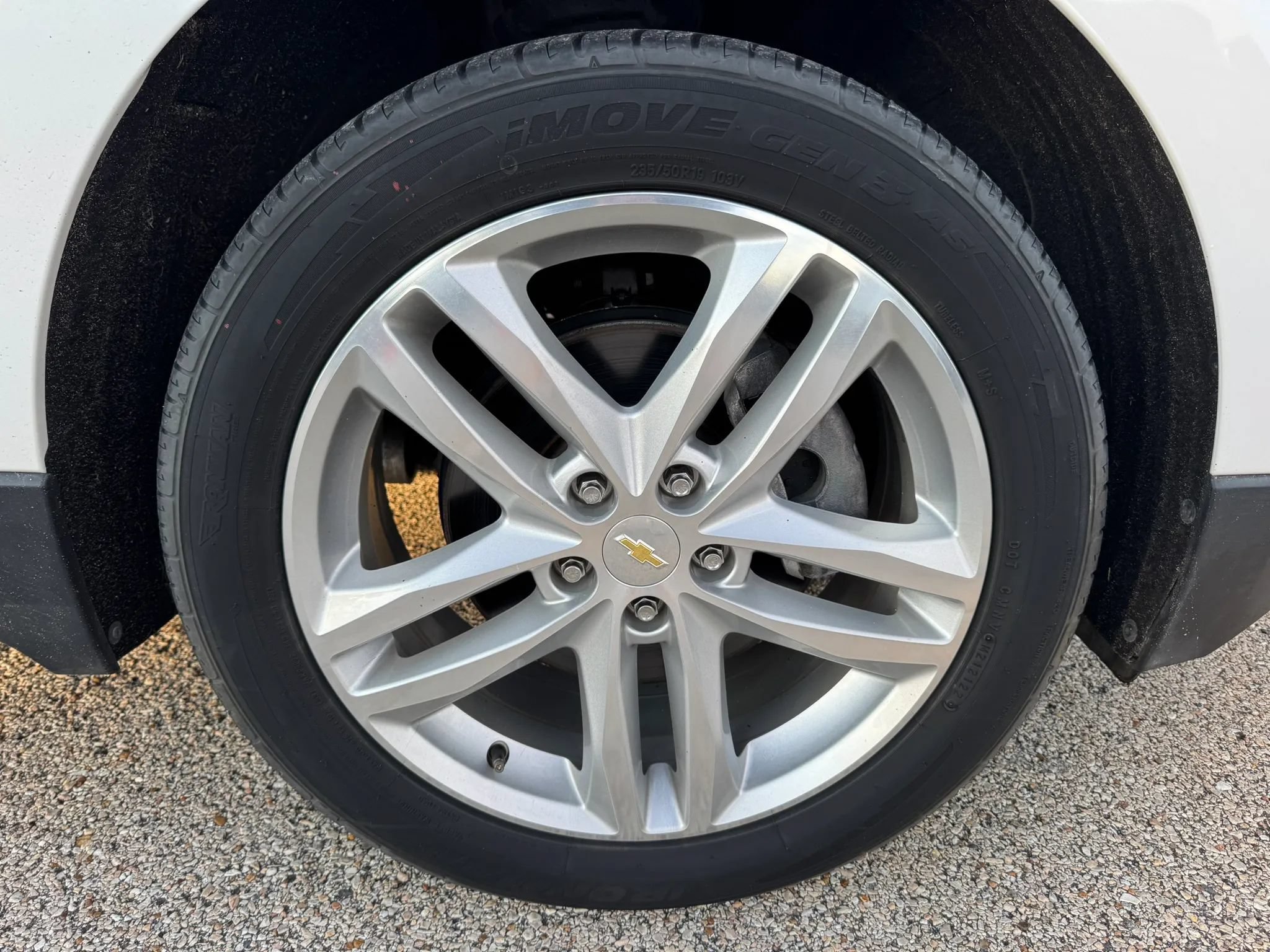 Used 2019 Chevrolet Equinox Premier FWD image 11