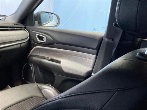 Certified 2024 Jeep Compass Latitude image 27