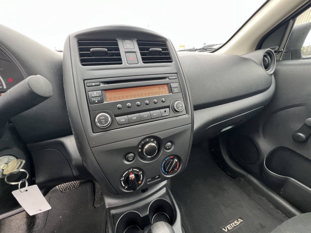 Used 2015 Nissan Versa S Plus FWD image 19