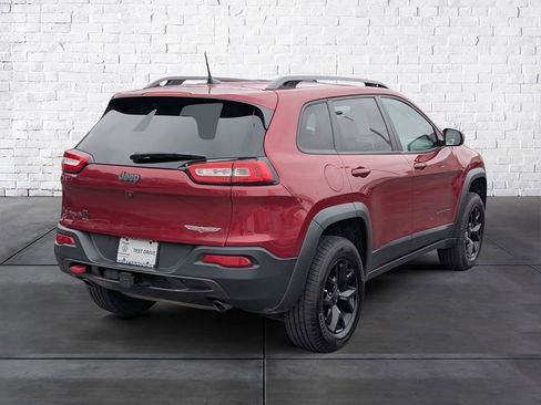 Used 2017 Jeep Cherokee Trailhawk image 7