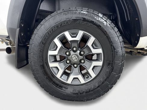Used 2020 Toyota Tacoma TRD Off-Road AWD/4WD image 49