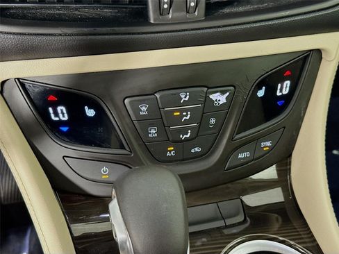 Certified 2019 Buick Envision Essence FWD image 17