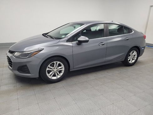 Used 2019 Chevrolet Cruze LT w/ Convenience Package image 2