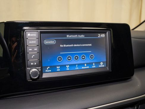 Certified 2025 Nissan Kicks S image 12