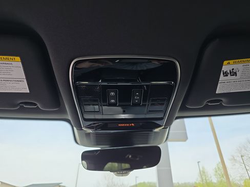 Used 2024 Land Rover Range Rover Sport Dynamic SE image 25