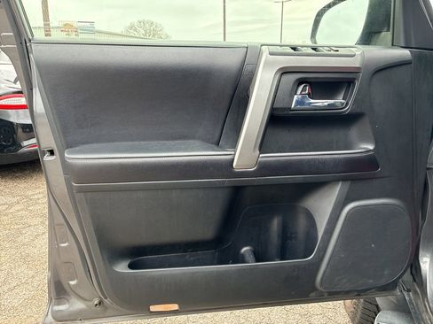 Used 2016 Toyota 4Runner SR5 image 12