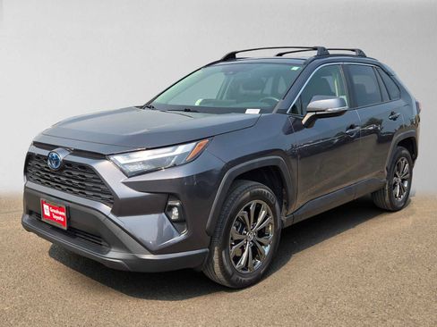 Used 2022 Toyota RAV4 XLE Premium AWD/4WD image 8