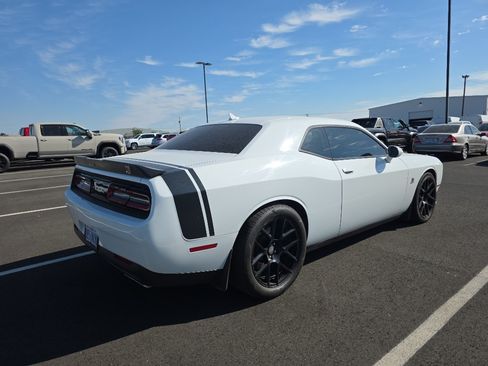 Used 2016 Dodge Challenger R/T Scat Pack w/ Leather Interior Group RWD image 7