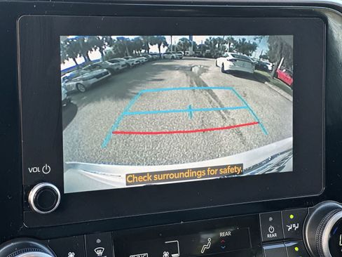 Used 2023 Toyota Highlander XLE FWD image 20