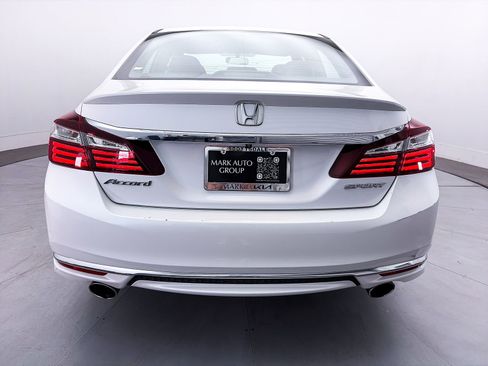 Used 2017 Honda Accord Sport image 10