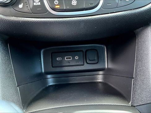 Used 2024 Chevrolet Equinox LT FWD image 16