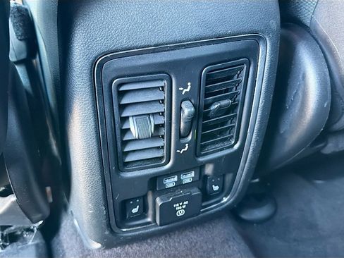 Used 2018 Jeep Grand Cherokee Limited image 20