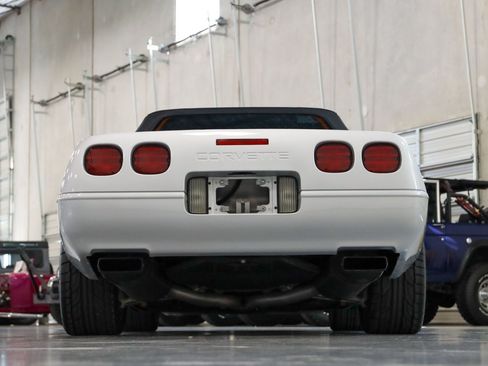 Used 1996 Chevrolet Corvette Convertible RWD image 32