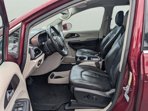 Used 2017 Chrysler Pacifica Touring-L image 29