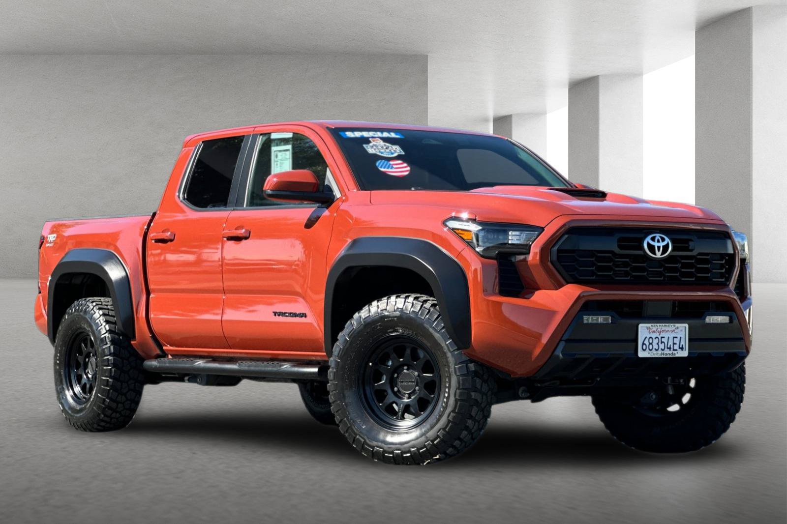 Used 2025 Toyota Tacoma TRD Sport AWD/4WD image 1