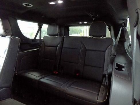 Used 2024 GMC Yukon XL SLT image 29