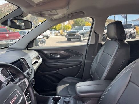 Used 2024 GMC Terrain SLT image 13