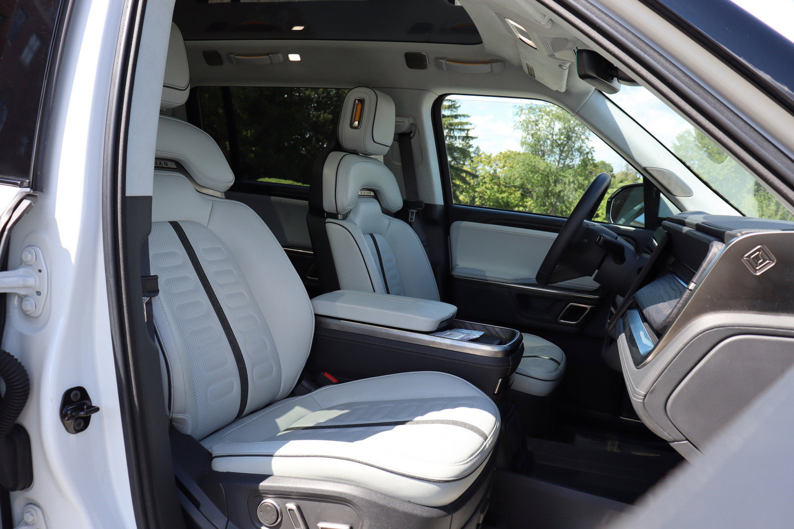Used 2024 Rivian R1S Adventure Quad AWD/4WD image 22