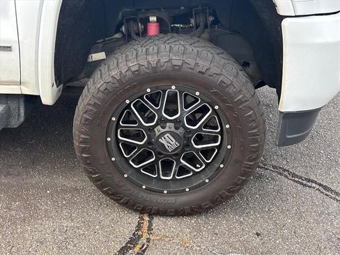 Used 2017 GMC Sierra 2500 Denali w/ Duramax Plus Package AWD/4WD image 7
