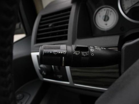 Used 2010 Chrysler Town & Country Touring FWD image 9