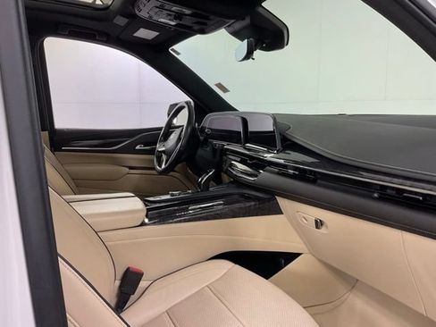 Used 2021 Cadillac Escalade Premium Luxury w/ Performance Package AWD/4WD image 28