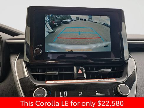 Used 2025 Toyota Corolla LE FWD image 28