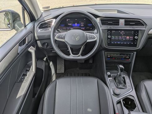 Certified 2022 Volkswagen Tiguan SE image 16