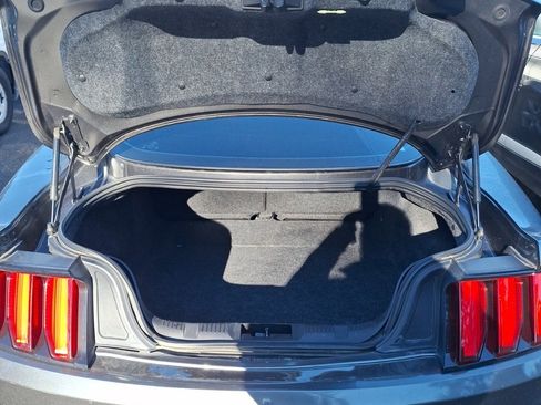 Used 2016 Ford Mustang Coupe image 5