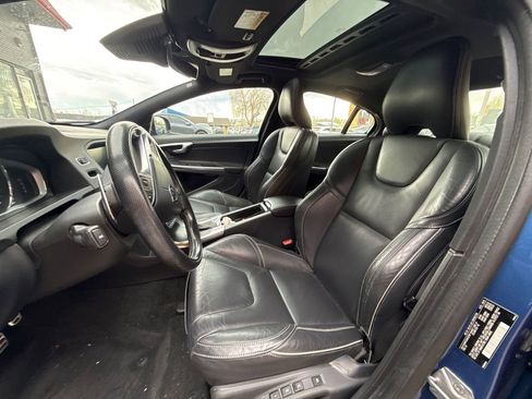 Used 2017 Volvo S60 T6 R-Design Platinum image 4