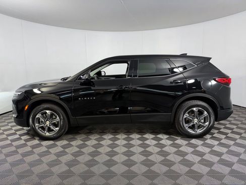 Used 2025 Chevrolet Blazer LT AWD/4WD image 9