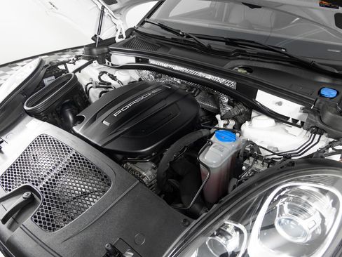 Used 2018 Porsche Macan AWD/4WD image 42