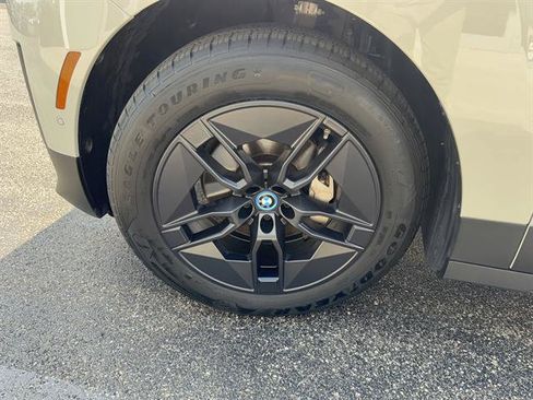 Used 2024 BMW iX xDrive50 AWD/4WD image 29
