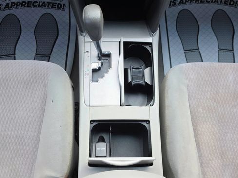 Used 2010 Toyota Camry LE FWD image 11