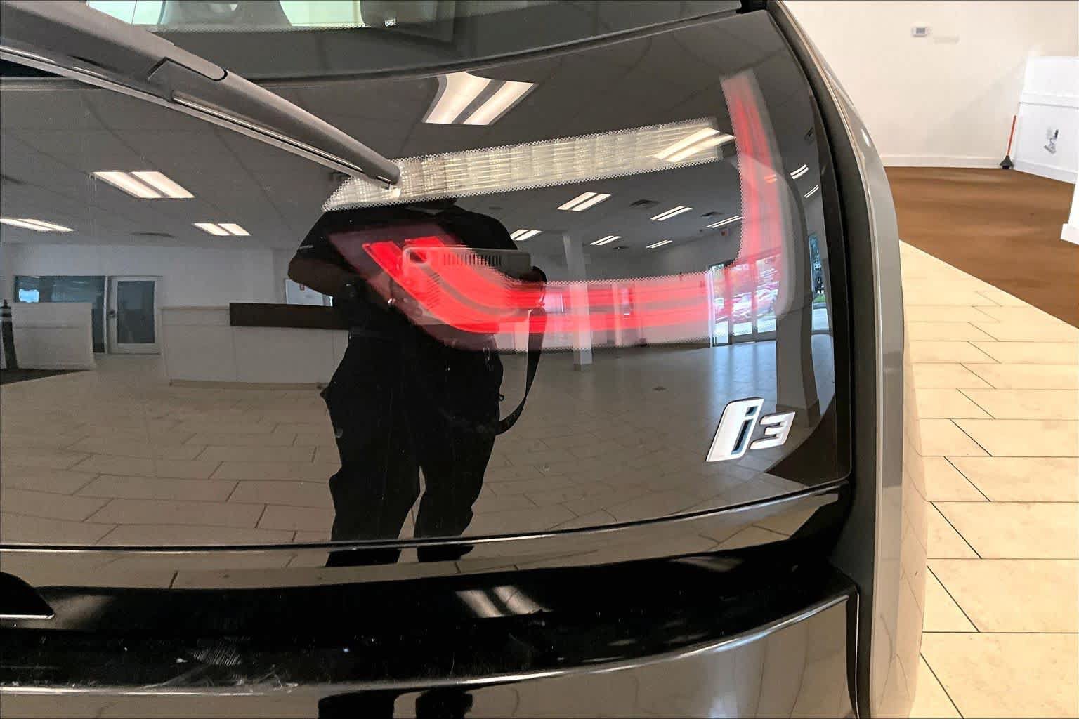 Used 2017 BMW i3 w/ Range Extender RWD image 29