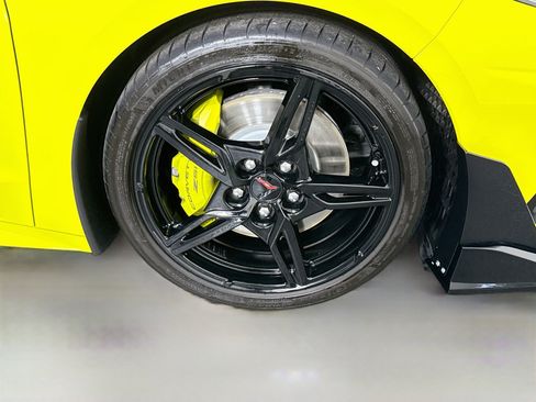Used 2020 Chevrolet Corvette Stingray Preferred Cpe w/ 2LT Preferred Equipment Group RWD image 28