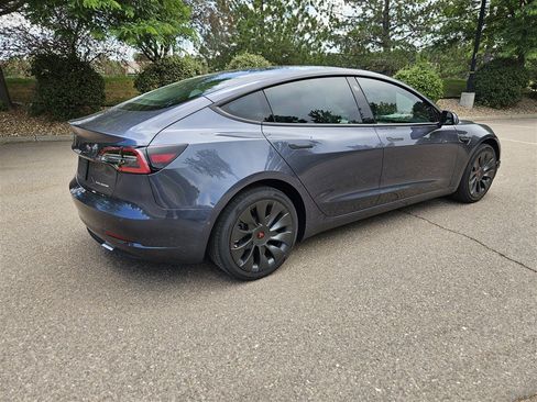 Used 2022 Tesla Model 3 Long Range AWD/4WD image 5