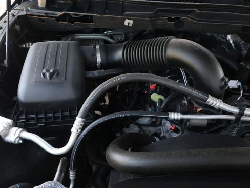 Used 2021 RAM 1500 Classic SLT AWD/4WD image 18