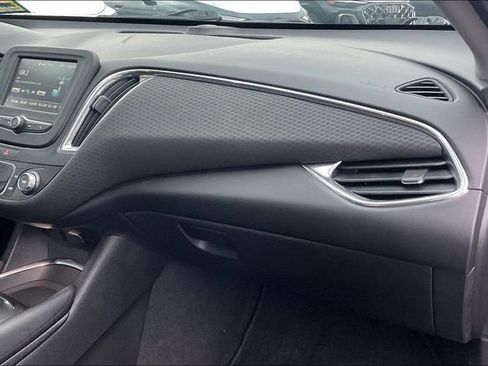 Used 2017 Chevrolet Malibu LT FWD image 16