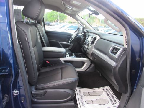 Used 2019 Nissan Titan PRO-4X AWD/4WD image 11