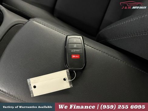 Used 2021 Toyota Venza LE w/ Carpet Mat Package (TMS) AWD/4WD image 35