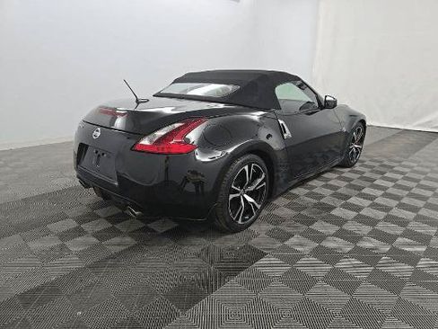 Used 2019 Nissan 370Z Touring Sport RWD image 4