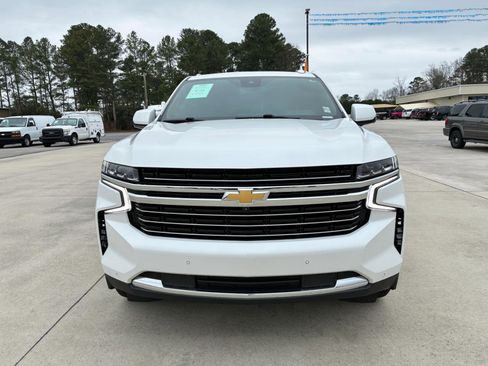 Used 2023 Chevrolet Suburban LT w/ Luxury Package image 3