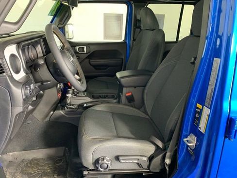 Used 2024 Jeep Gladiator Sport image 16