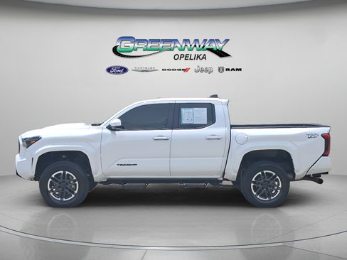 Used 2025 Toyota Tacoma TRD Sport RWD image 4