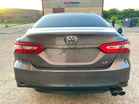 Used 2018 Toyota Camry LE FWD image 5