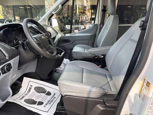 Used 2017 Ford Transit 150 XL image 10