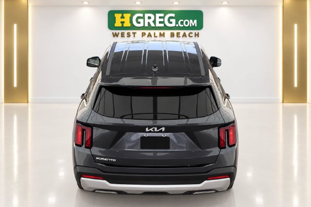 Used 2024 Kia Sorento LX FWD image 8