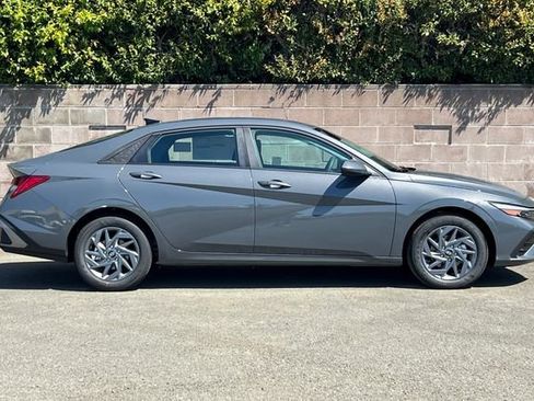 New 2026 Hyundai Elantra Hybrid FWD image 5