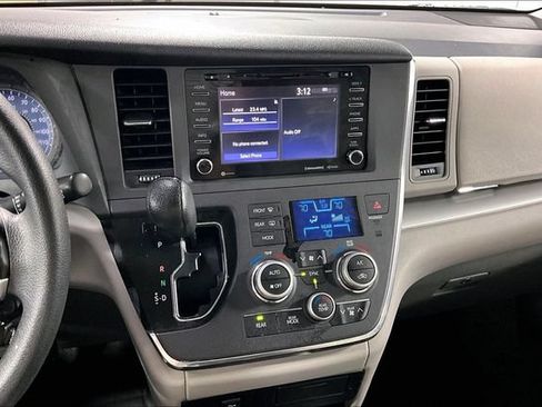 Used 2018 Toyota Sienna LE FWD image 4