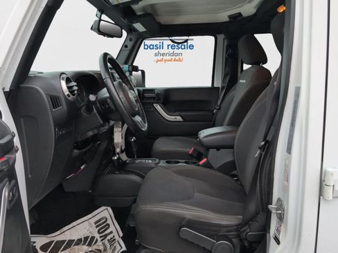 Used 2018 Jeep Wrangler Unlimited Rubicon w/ Cold Weather Group image 12